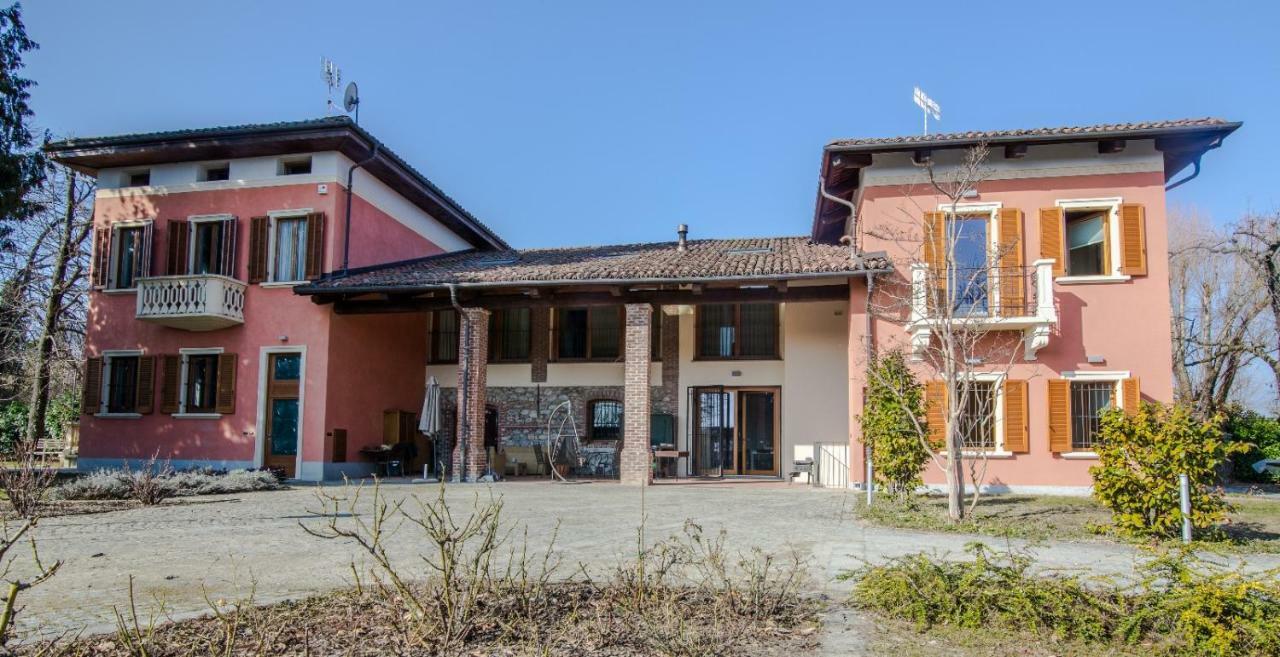 Chiara Apartment Cuneo Bagian luar foto